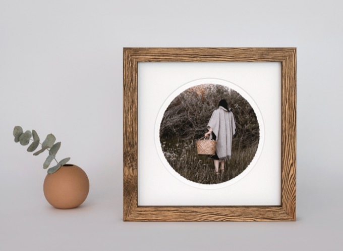 Circular Deckled Frame
